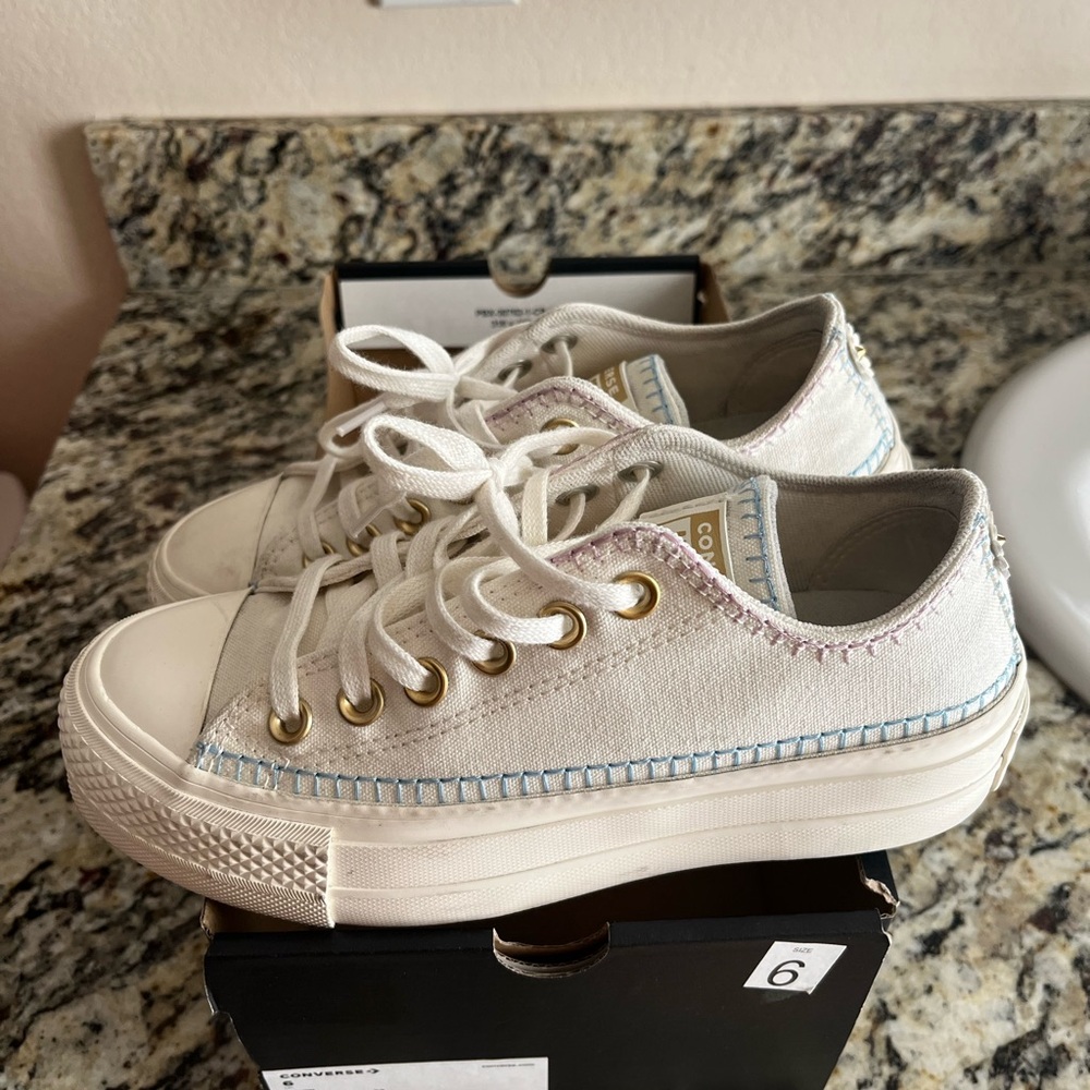 Converse Low Top Platform